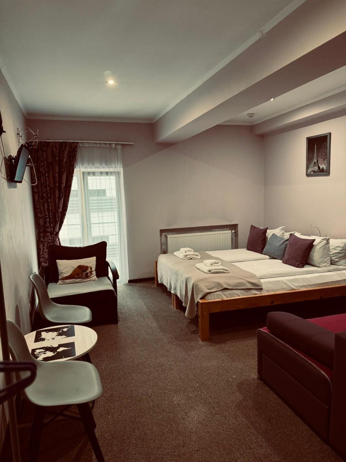 Apart Hotel Avinos Lviv Exterior foto